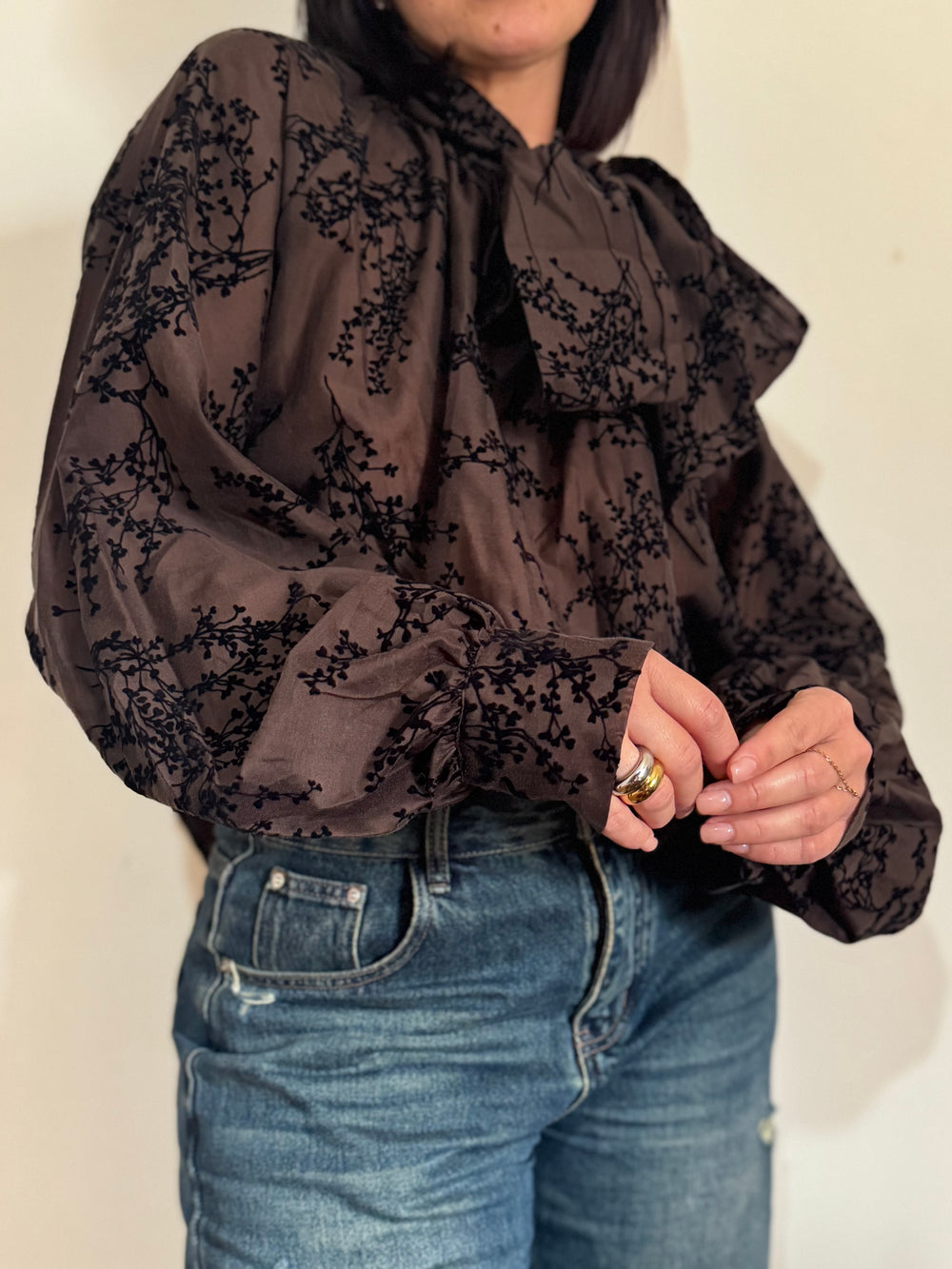 Blusa flowers marrone