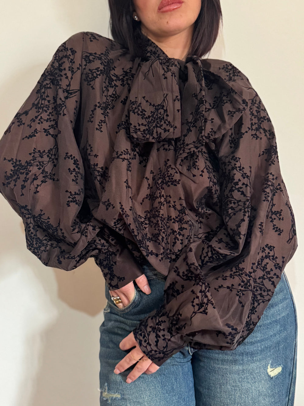 Blusa flowers marrone